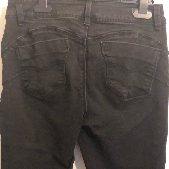 Capris - Picture 3 of 4